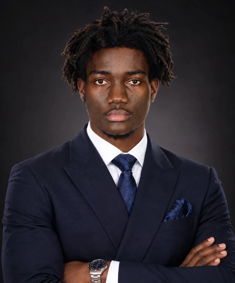 Portrait of Dylane Sopgui Nidjo, senior full-stack developer and founder of DylaneCodeur